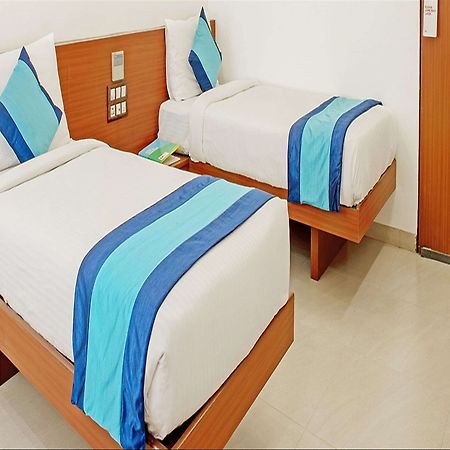 Hotel Mint Montvert Baner Pune Extérieur photo