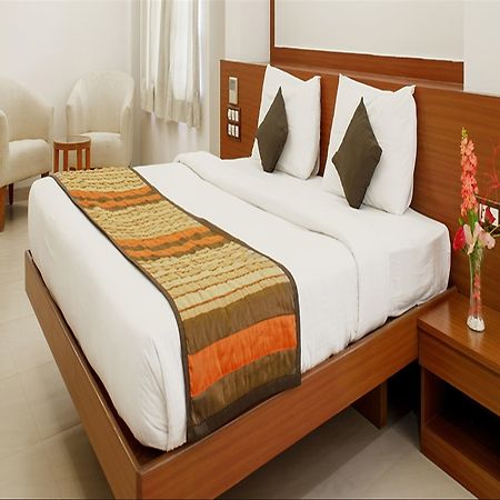 Hotel Mint Montvert Baner Pune Extérieur photo