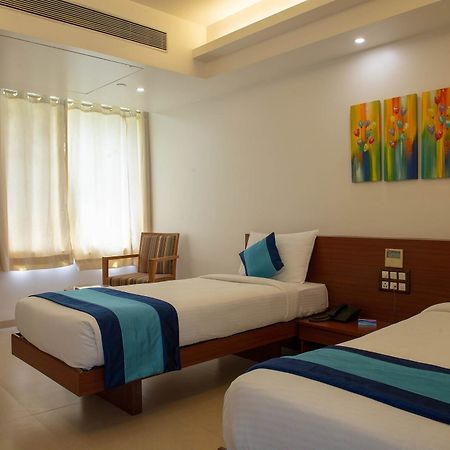 Hotel Mint Montvert Baner Pune Extérieur photo